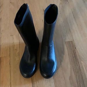 Black leather fitflop boot